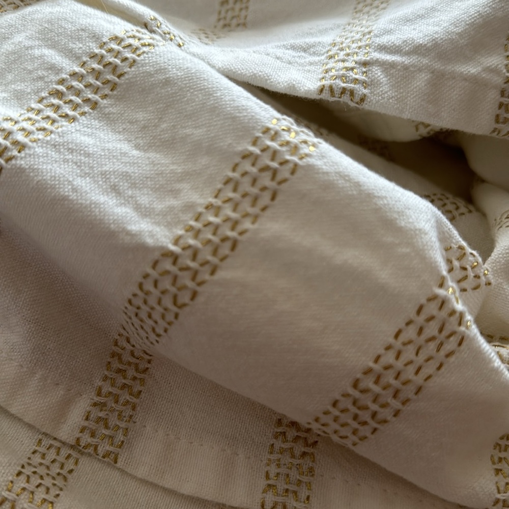 Striped Table Cloth - Picture 4 of 4